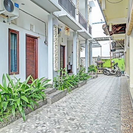 Oyo 91080 Kubu D&D Guesthouse Семиньяк Экстерьер фото