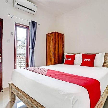 Oyo 91080 Kubu D&D Guesthouse Семиньяк Экстерьер фото