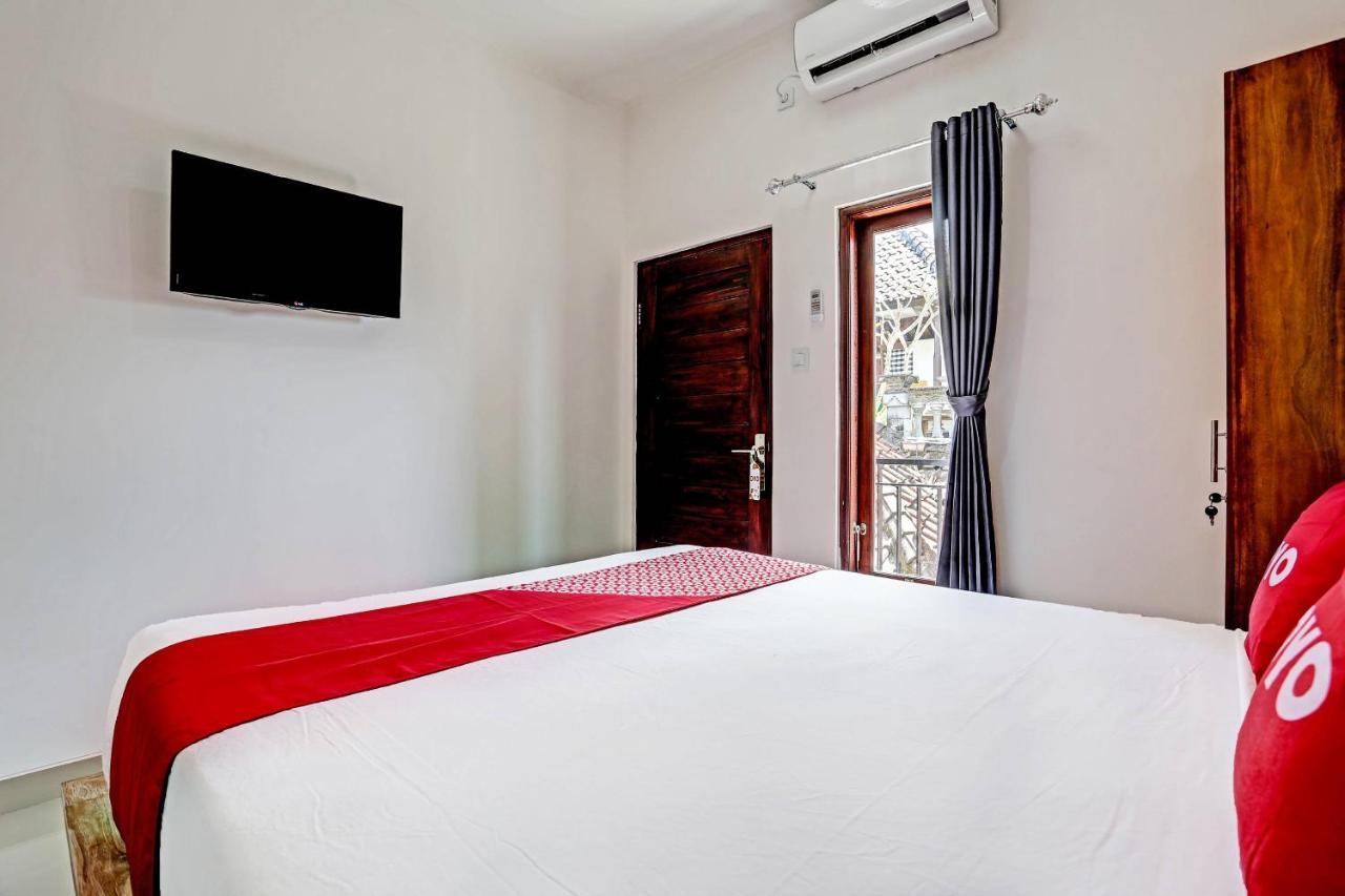 Oyo 91080 Kubu D&D Guesthouse Семиньяк Экстерьер фото