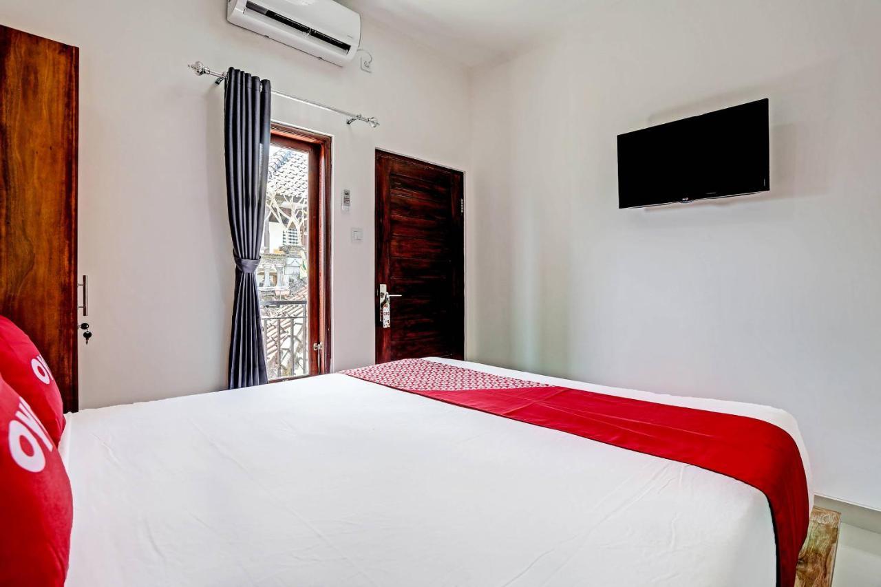 Oyo 91080 Kubu D&D Guesthouse Семиньяк Экстерьер фото