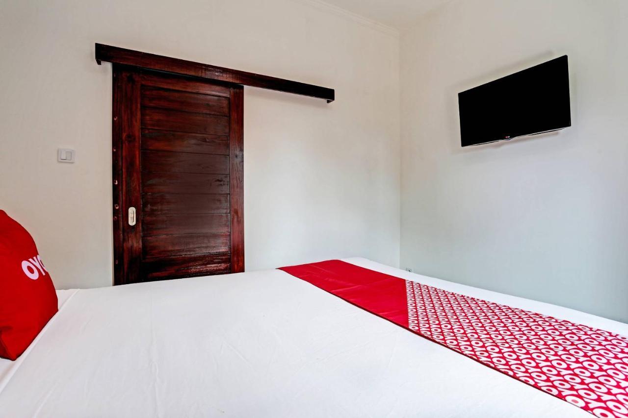 Oyo 91080 Kubu D&D Guesthouse Семиньяк Экстерьер фото