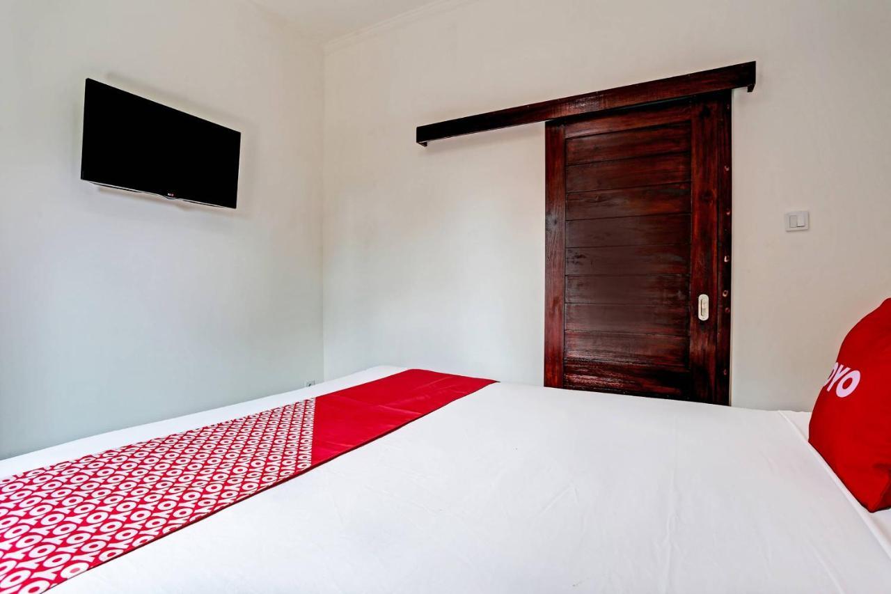 Oyo 91080 Kubu D&D Guesthouse Семиньяк Экстерьер фото