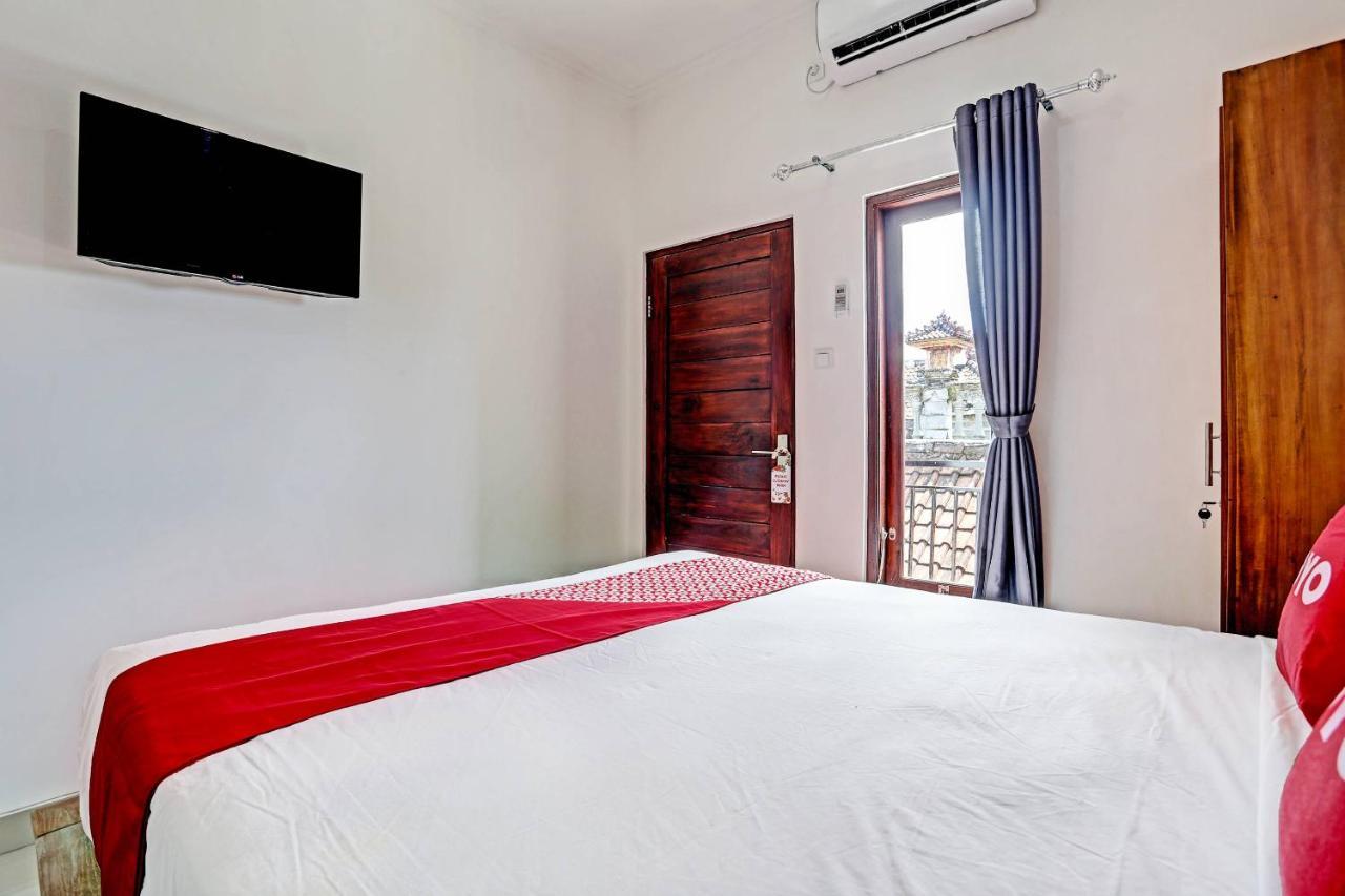 Oyo 91080 Kubu D&D Guesthouse Семиньяк Экстерьер фото